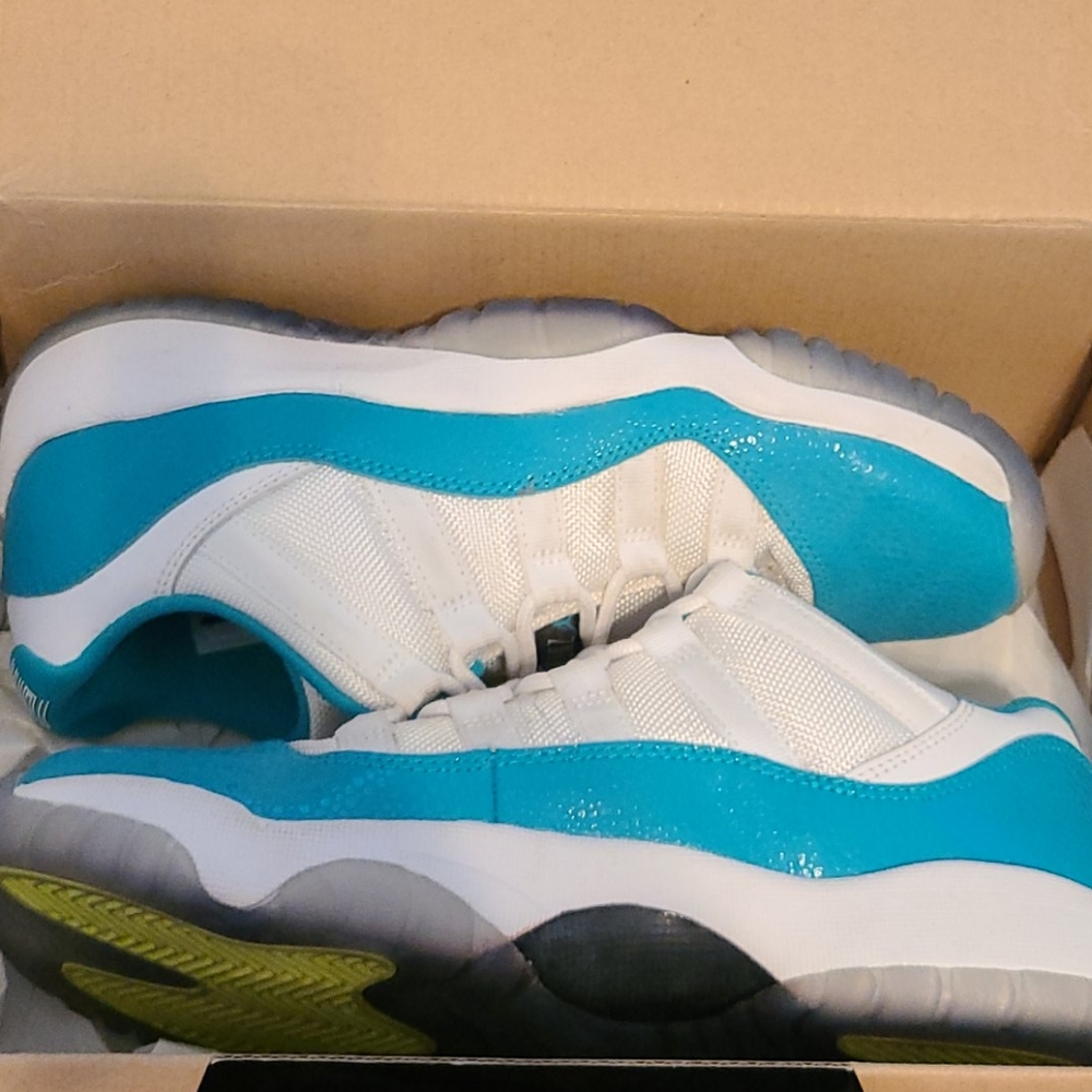 Jordan low 11 gs sz 6.5